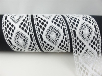 Bobbin lace border white