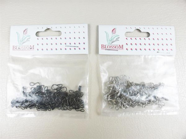Hooks and eyes set of 30