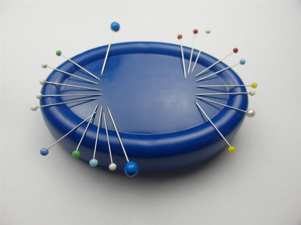 Magnetic pincushion oval - blue