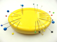 Magnetic pincushion oval - yellow