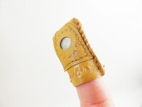 Leather thimble with metal disc from Sew Mate/ size L
