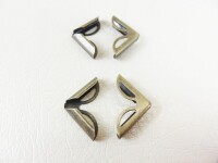 10 pieces Pocket corners / metal corners 16 x 16 mm old brass/decorated