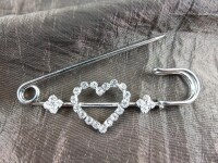 Kilt - Sicherheitsnadeln Modell "Farfalla - Herz-Strass"  71 x 18 mm / silber