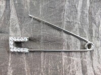 Kilt - Sicherheitsnadeln Modell "Farfalla - Hat-Strass"  76 x 15 mm / silber