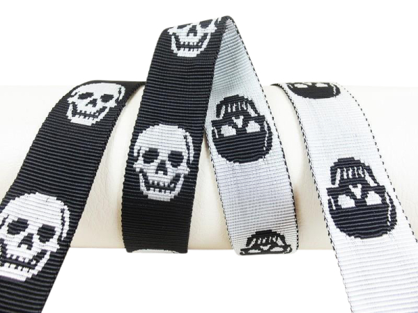 Skull webbing 40 mm in black and silver